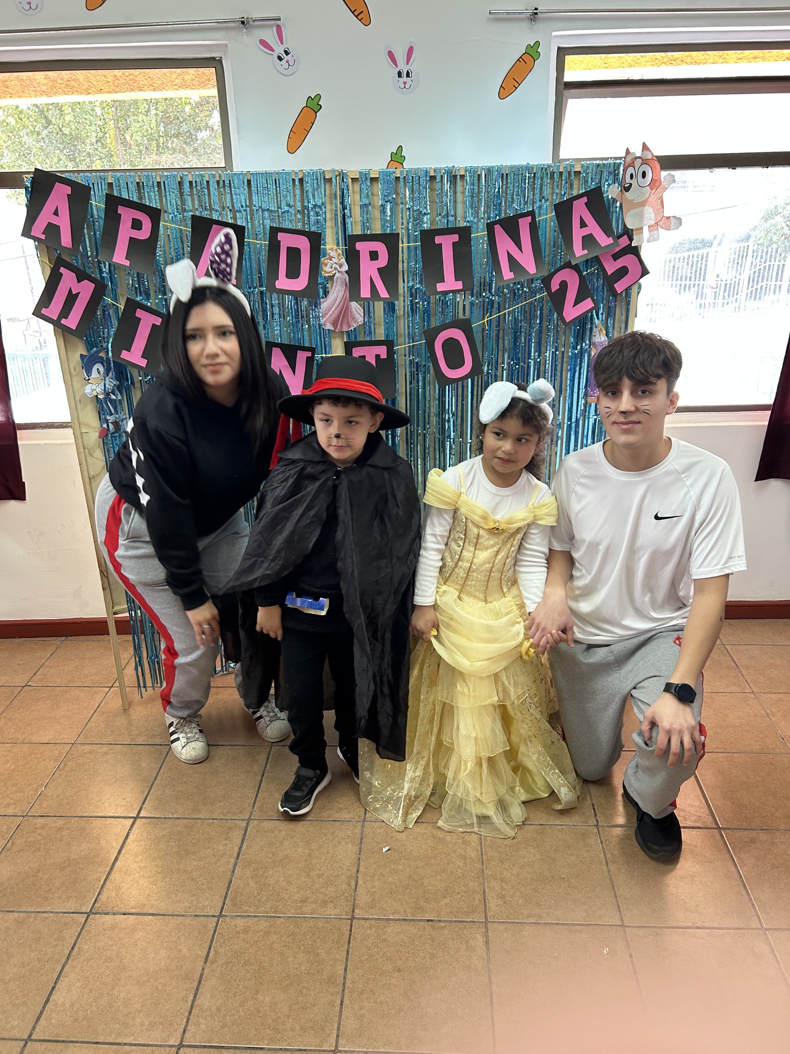 ¡El apadrinamiento de nuestros queridos estudiantes de 4° medio a los pequeñitos de Kínder! 2025 - 493210909_1158784526044538_8480522675752748804_n.jpg